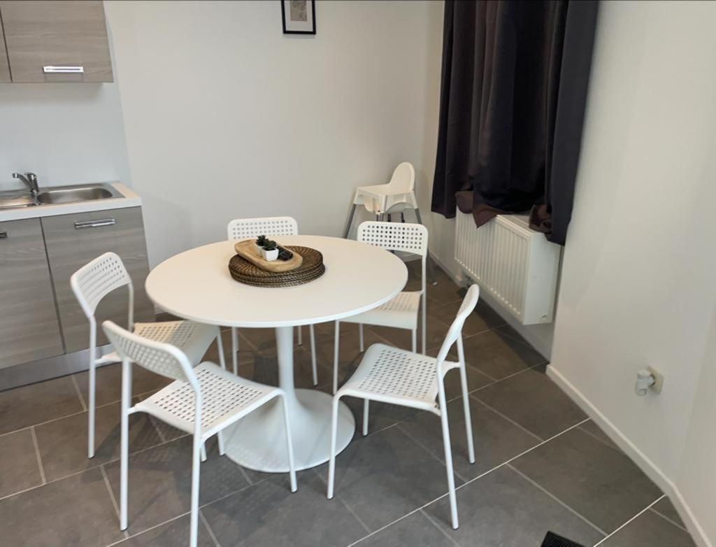 Station 171 Bruxelles-Charleroi-Airport Apartment Ngoại thất bức ảnh